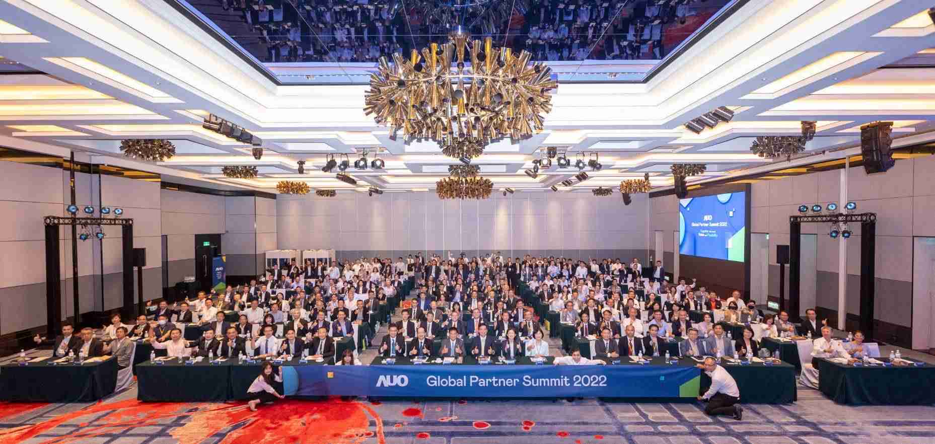 友達推動「安心、、、創新、、、、用心、、、、同心、、、盡心」五星職旅，，，為菲籍員工打造全方位照護，，，首度贏得「人權實踐與發展領袖獎」殊榮