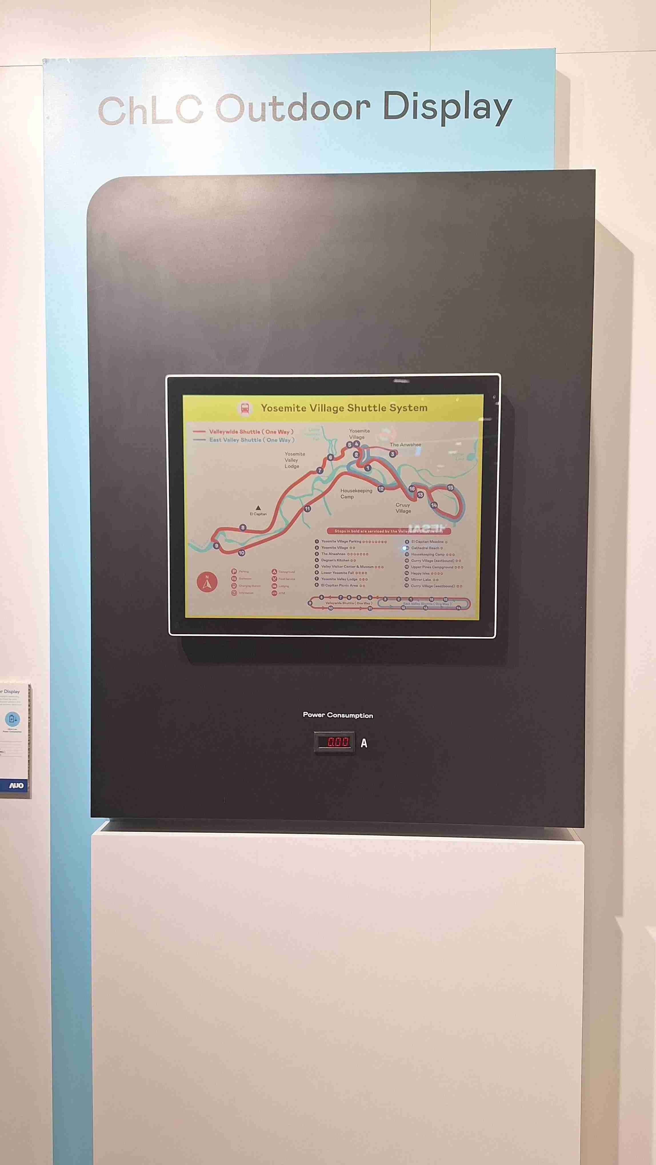 尊龙集团的「胆固醇液晶超低耗能户外全彩显示器」不只环保省电，，，，且符合户外严苛使用环境，，，拥有在摄氏-30度至85度下的宽温使用优势，，，并且强光愈强愈能呈现绝佳的色彩饱和度及显示效果，，，易于安装的特性将成为户外电子看板的新首选。。