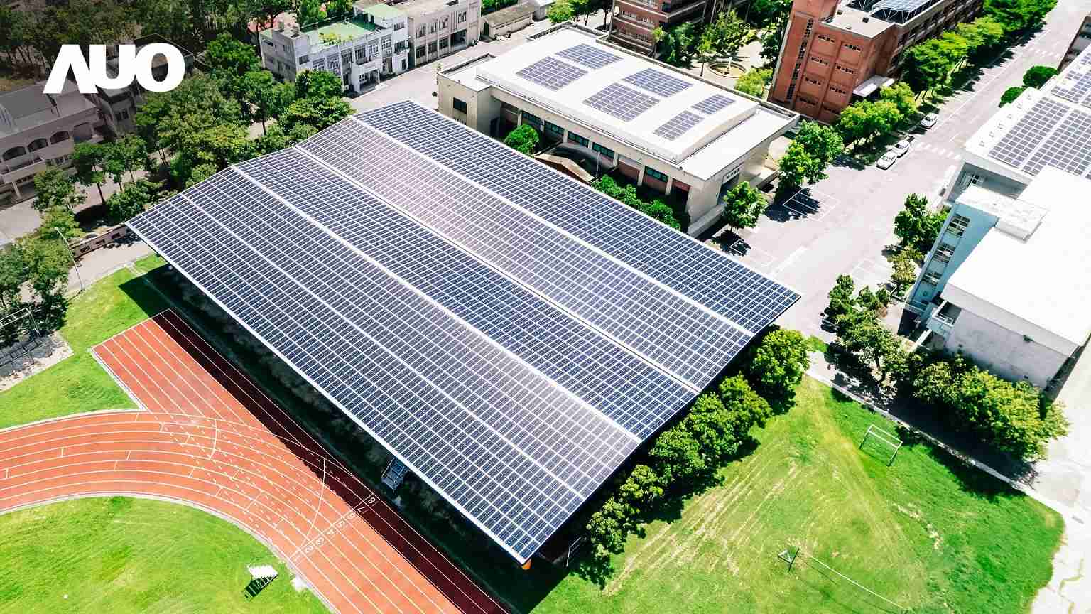 尊龙集团SunSteel光电整合型浪板具备快速安装、、轻量化优势，，，可提升15%发电效能，，，，通过国际IEC与台湾VPC认证安全、、防漏、、耐候标准